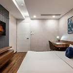 Modern 2Br Condo 19 At Terra Royal By Orli Studio